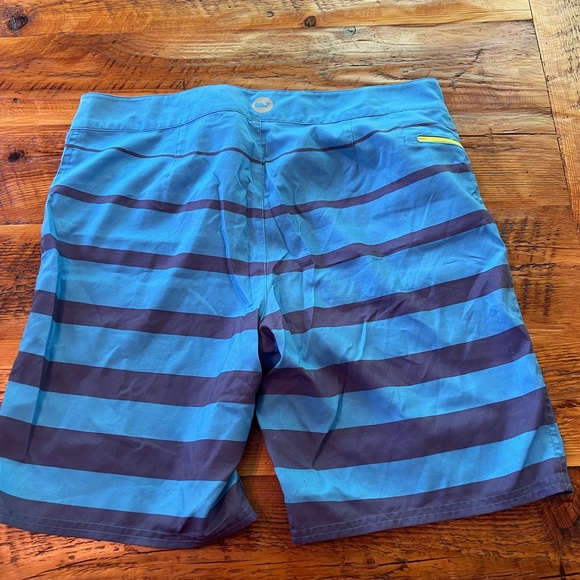 Vineyard Vines Men’s Bathing Suit - Picture 2 of 2